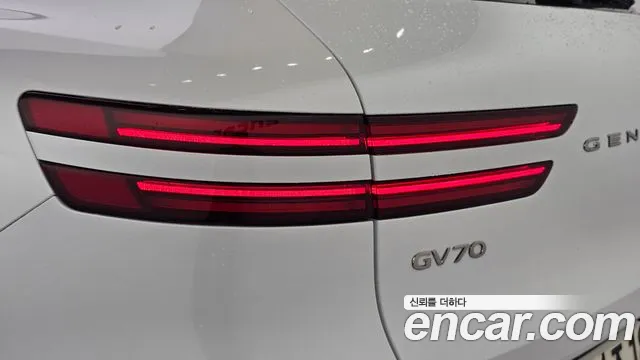 Genesis GV70 — Фото автомобиля 8