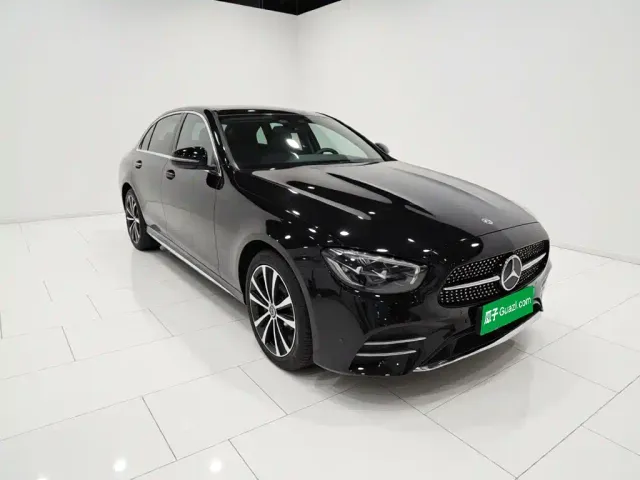 Mercedes-Benz E-Class — Фото автомобиля 3