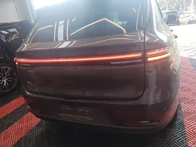 Leapmotor C10 — Фото автомобиля 5