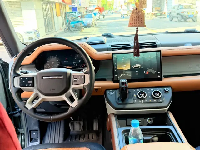 Land Rover Defender — Фото автомобиля 5