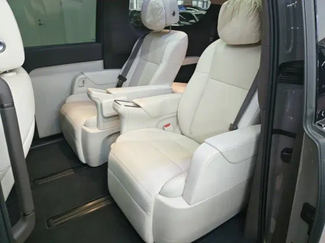 Li Auto MEGA — Фото автомобиля 16