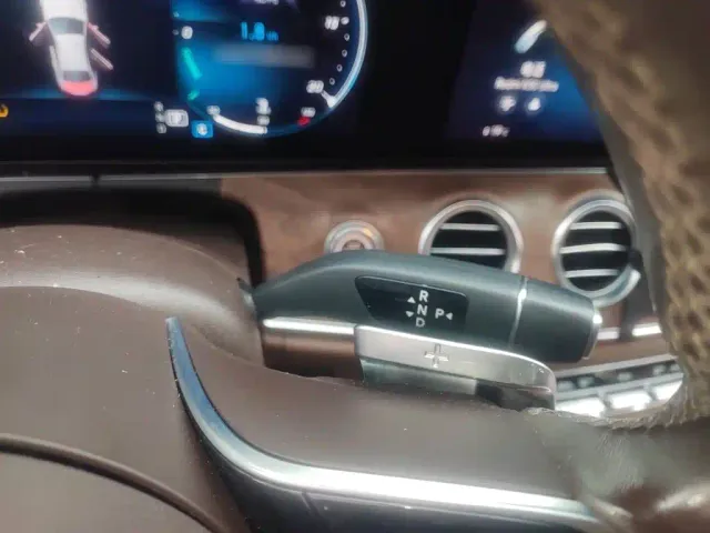 Mercedes-Benz E-Class — Фото автомобиля 6