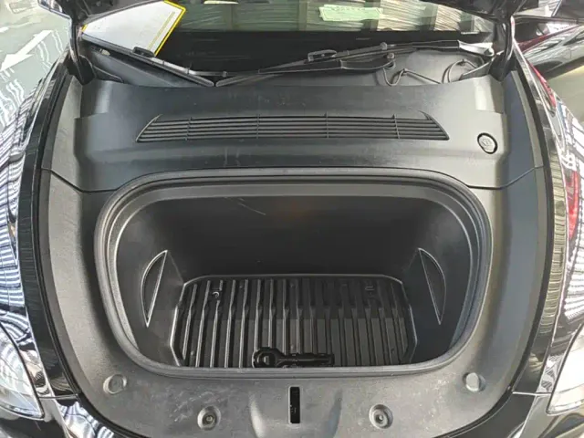 Tesla Model Y — Фото автомобиля 19