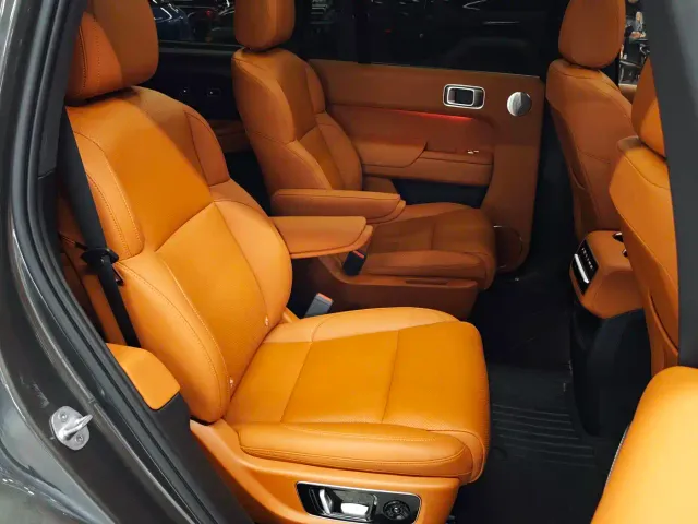 Li Auto L8 — Фото автомобиля 18
