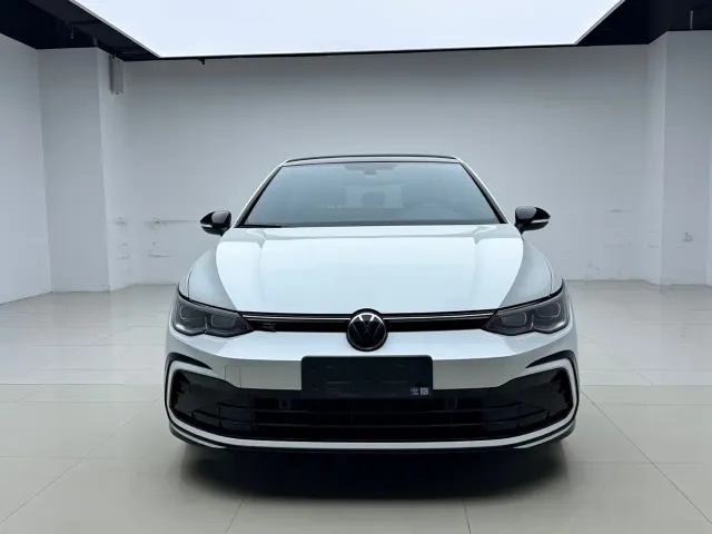 Volkswagen Golf — Фото автомобиля 2
