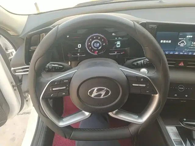Hyundai Elantra — Фото автомобиля 10