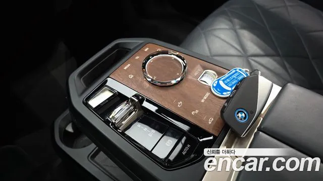 BMW iX — Фото автомобиля 9