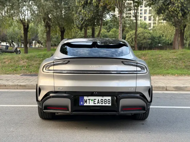 Xiaomi YU7 — Фото автомобиля 8
