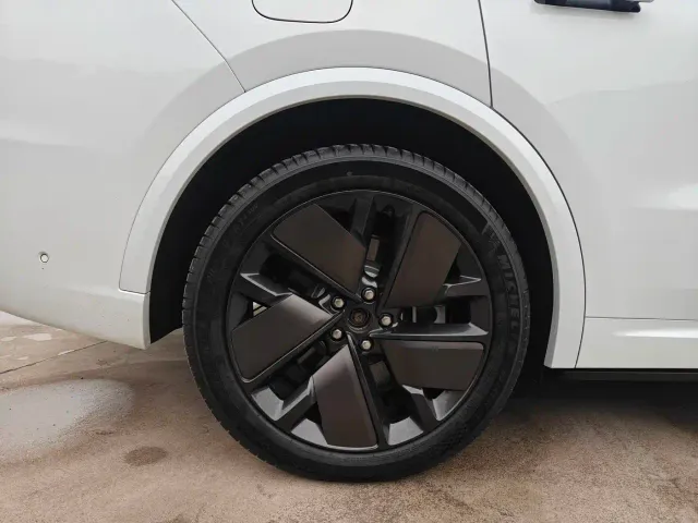 Li Auto L9 — Фото автомобиля 20