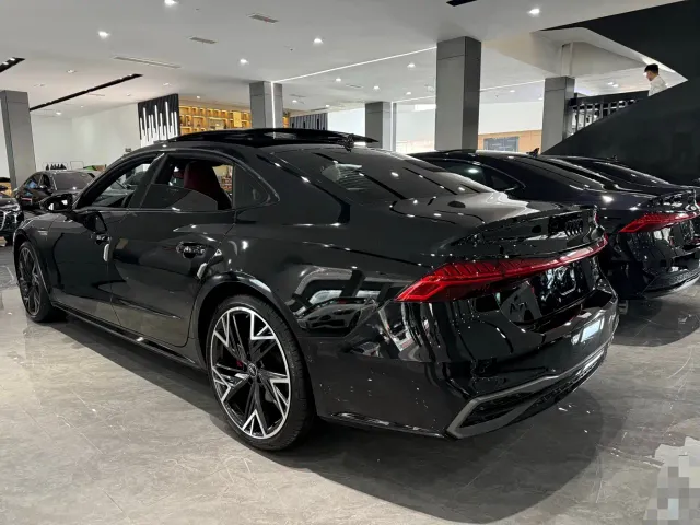 Audi A7L — Фото автомобиля 10