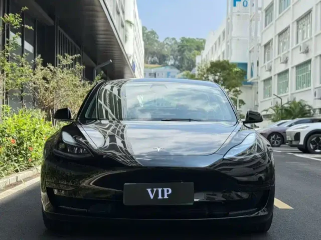 Tesla Model 3 — Фото автомобиля 2