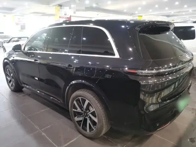 Li Auto L8 — Фото автомобиля 3