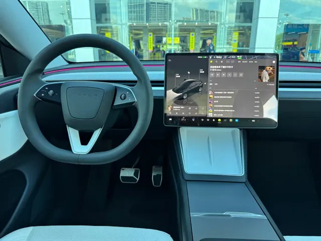 Tesla Model Y — Фото автомобиля 22