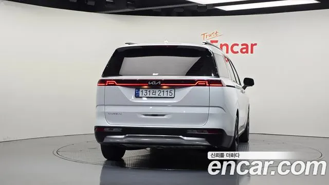 Kia Carnival Generation 4 — Фото автомобиля 4