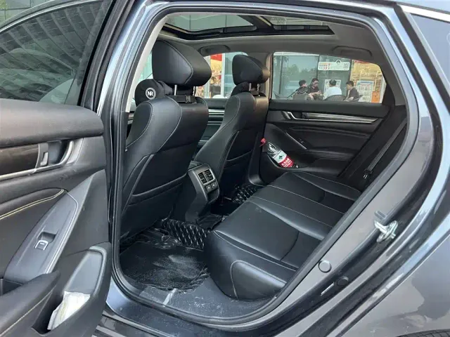 Honda Accord — Фото автомобиля 6