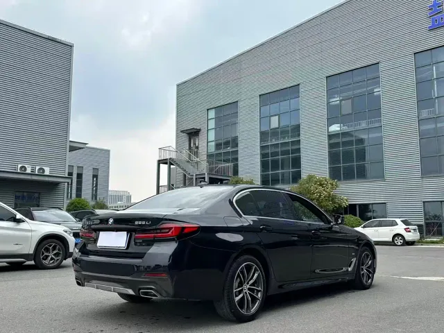 BMW 5 Series — Фото автомобиля 6