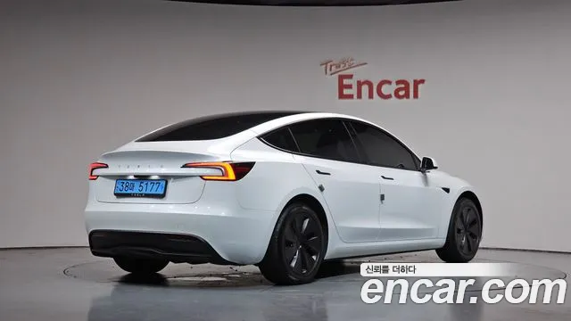 Фотография автомобиля — Tesla Model 3