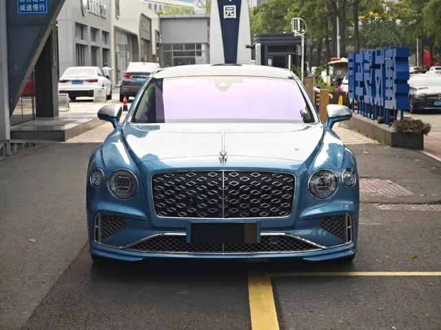 Bentley Flying Spur — Фото автомобиля 9