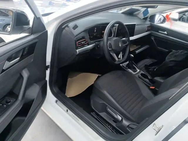 Volkswagen Lavida — Фото автомобиля 15