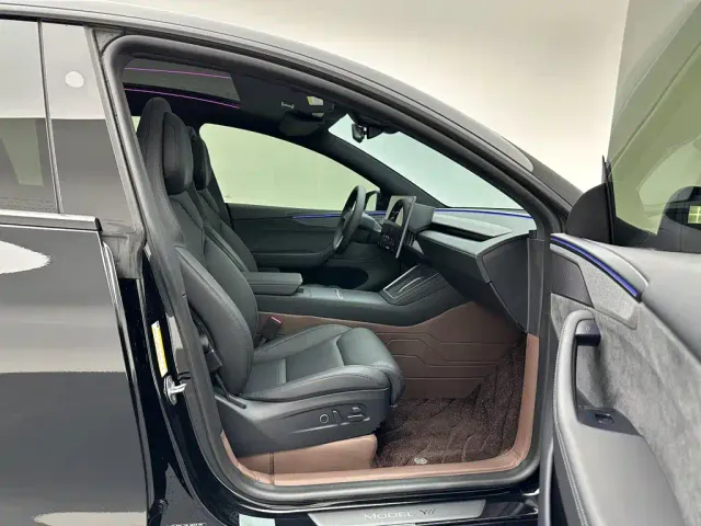 Tesla Model Y L — Фото автомобиля 21
