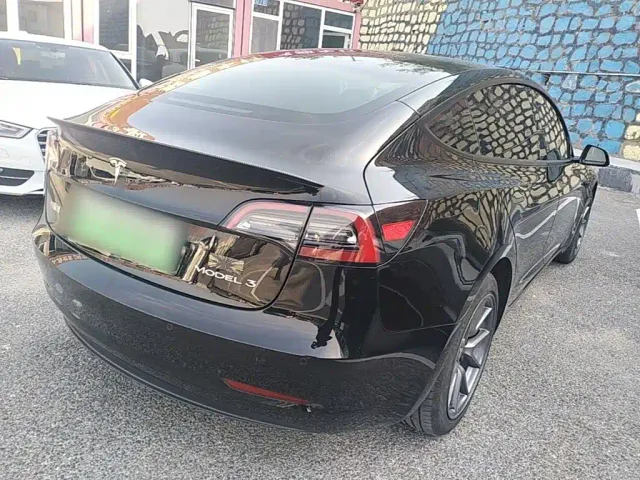 Tesla Model 3 — Фото автомобиля 6