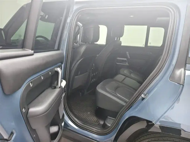 Land Rover Defender — Фото автомобиля 2