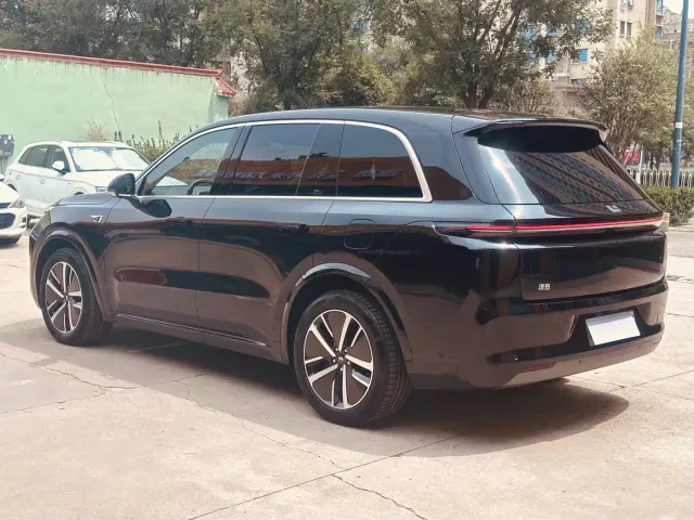 Li Auto L8 — Фото автомобиля 6