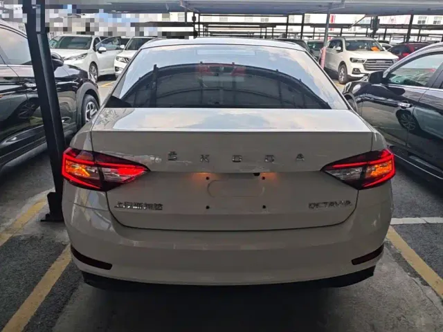 Skoda Octavia — Фото автомобиля 5