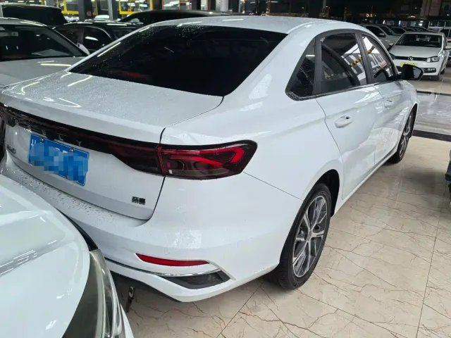 Geely Emgrand — Фото автомобиля 6