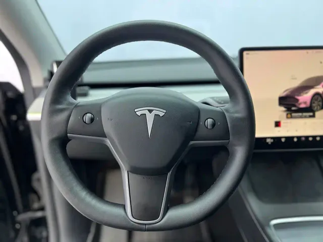 Tesla Model Y — Фото автомобиля 12