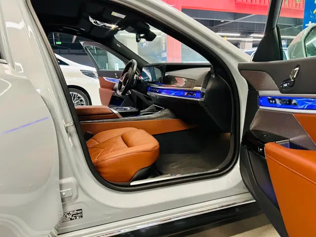 BMW 7 Series — Фото автомобиля 22