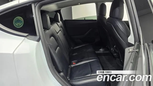 Tesla Model Y — Фото автомобиля 11