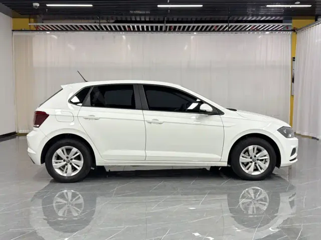 Volkswagen Polo — Фото автомобиля 6