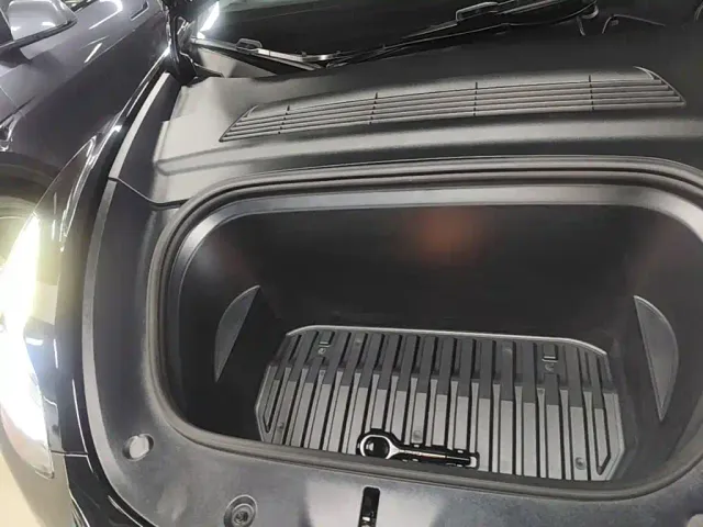 Tesla Model Y — Фото автомобиля 19