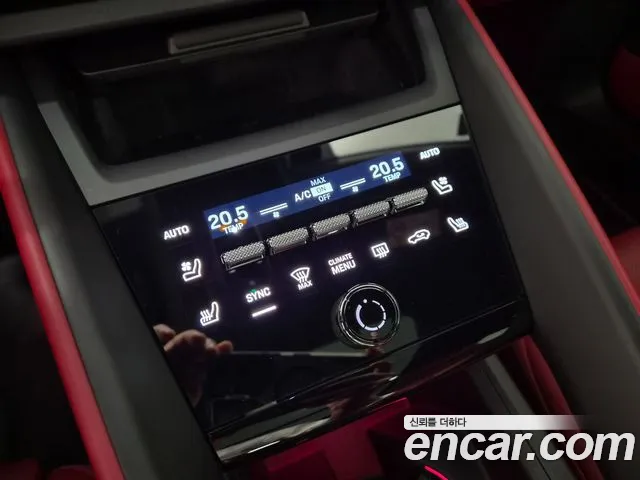 Porsche Macan Electric — Фото автомобиля 13