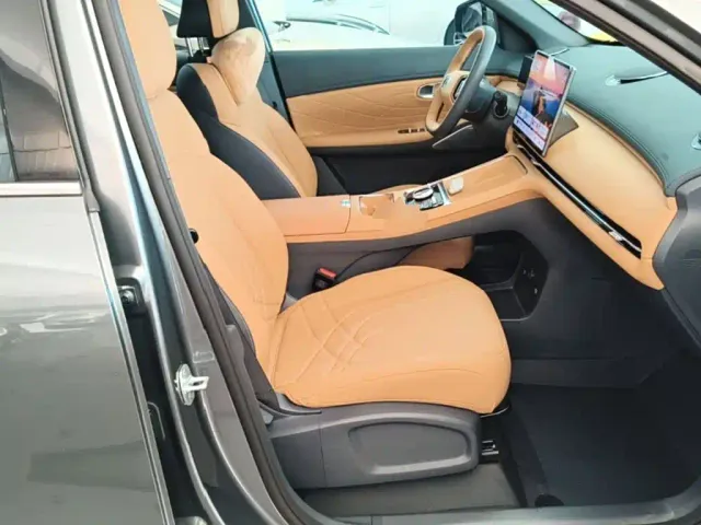 Geely Galaxy Starship 7 EM-i — Фото автомобиля 24