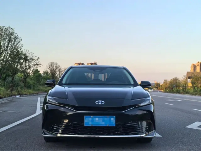 Toyota Camry — Фото автомобиля 2