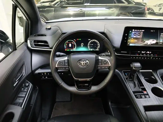 Toyota Sienna — Фото автомобиля 10