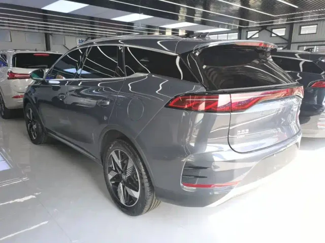 BYD Tang — Фото автомобиля 4