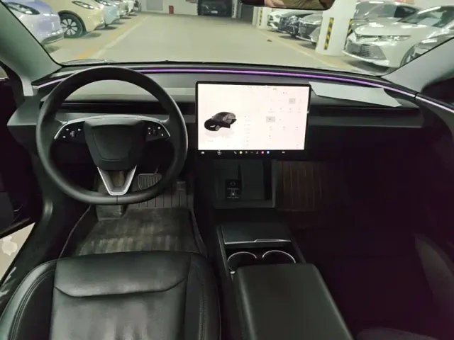 Tesla Model 3 — Фото автомобиля 9