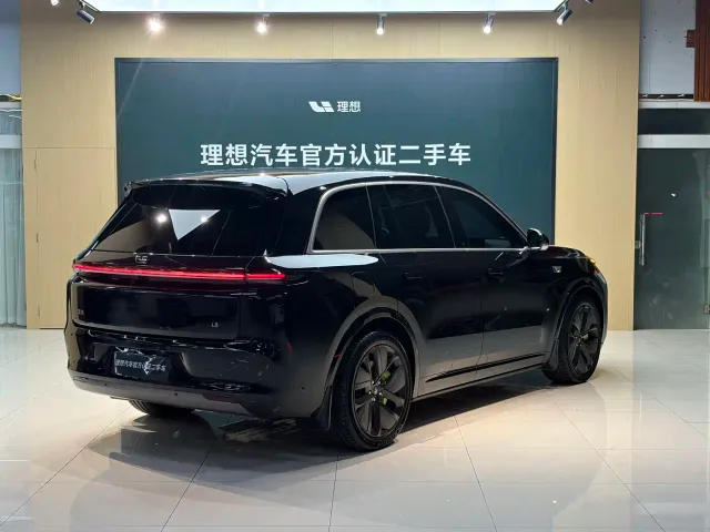 Li Auto L8 — Фото автомобиля 3