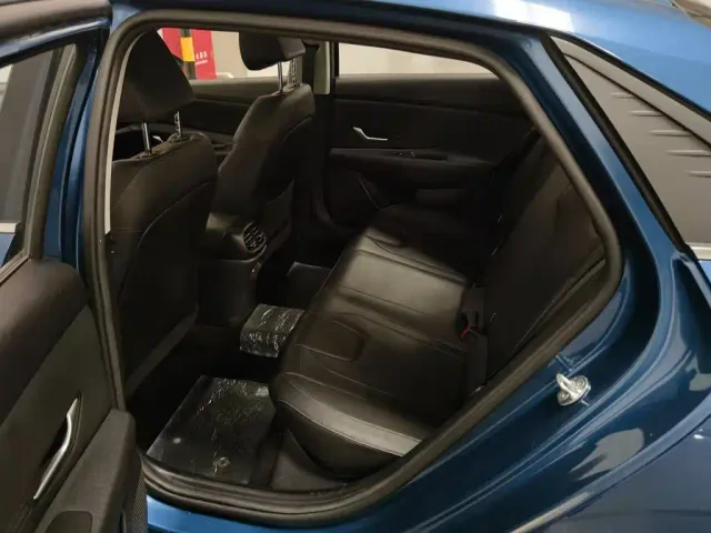 Hyundai Elantra — Фото автомобиля 15