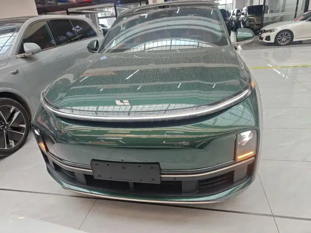 Li Auto L9 — Фото автомобиля 2