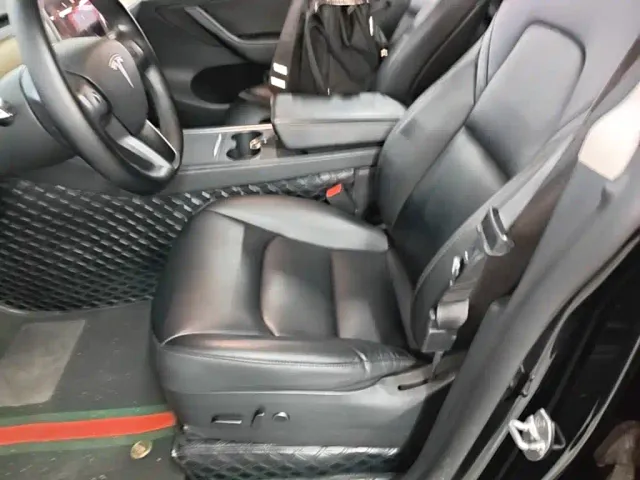 Tesla Model Y — Фото автомобиля 14