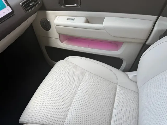 Li Auto MEGA — Фото автомобиля 13