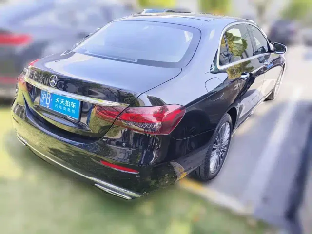 Mercedes-Benz E-Class — Фото автомобиля 2