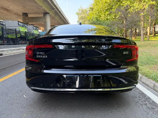 Volvo S90 — Фото автомобиля 3