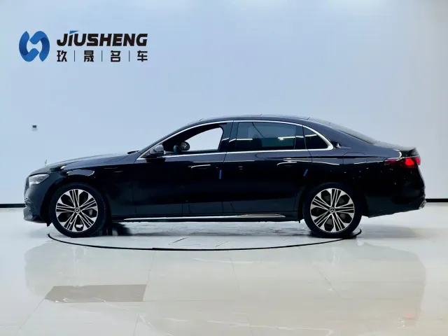 Mercedes-Benz E-Class — Фото автомобиля 2