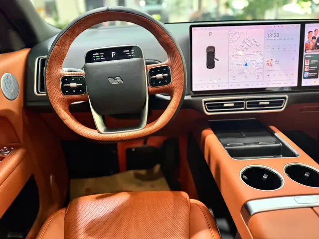 Li Auto L8 — Фото автомобиля 7