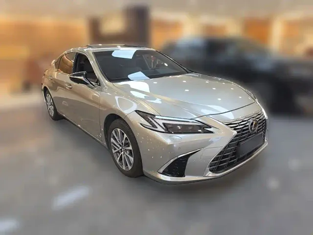 Lexus ES — Фото автомобиля 5